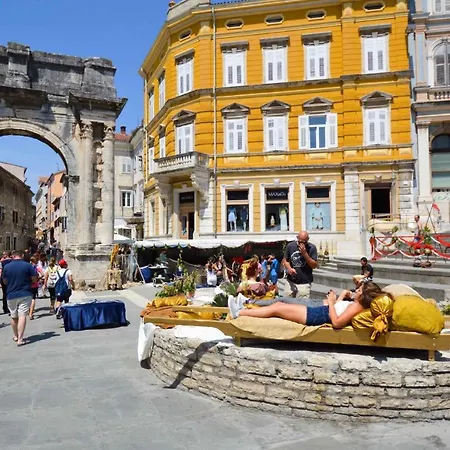 In Pula/istrien 11455 *